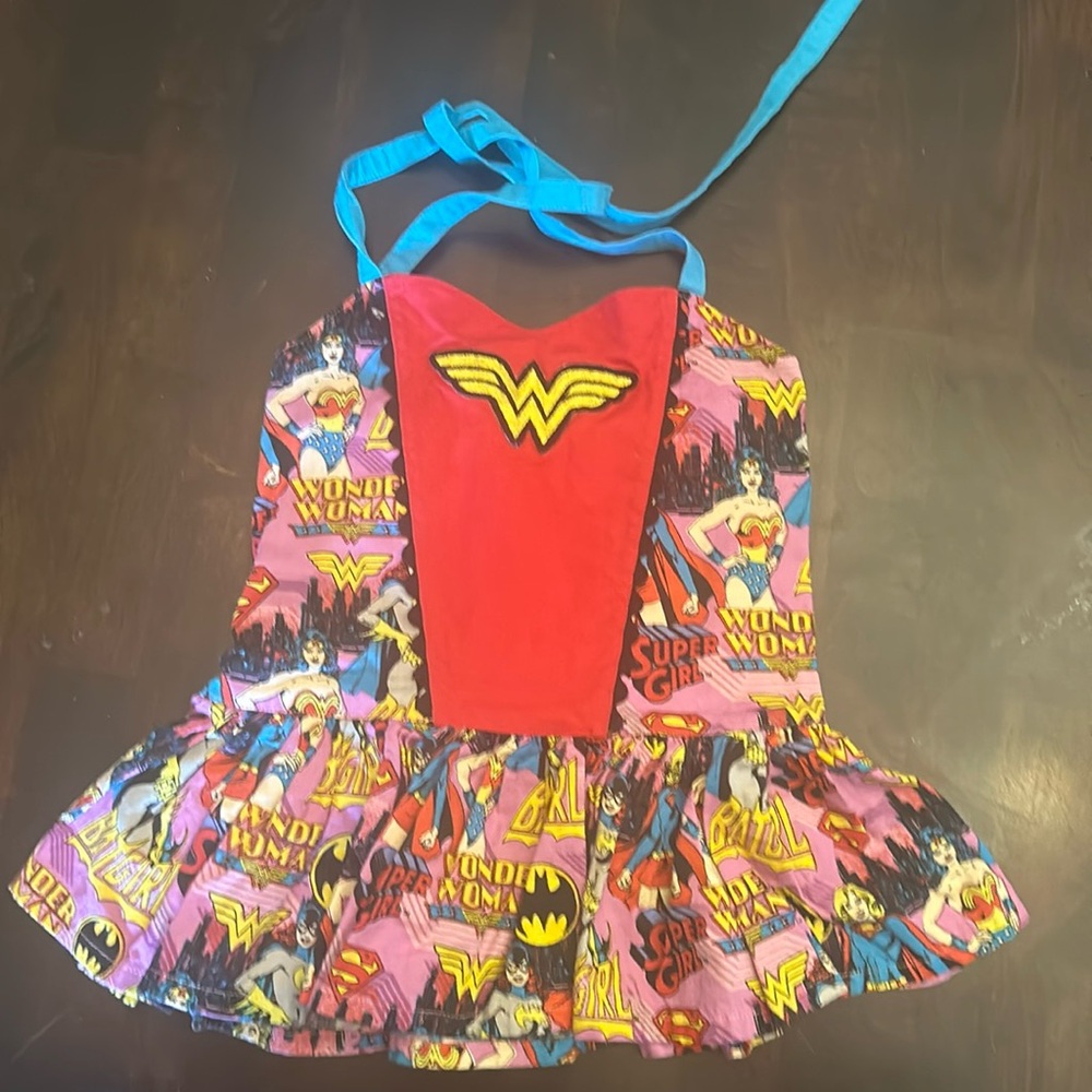 Wonder Woman top 4T